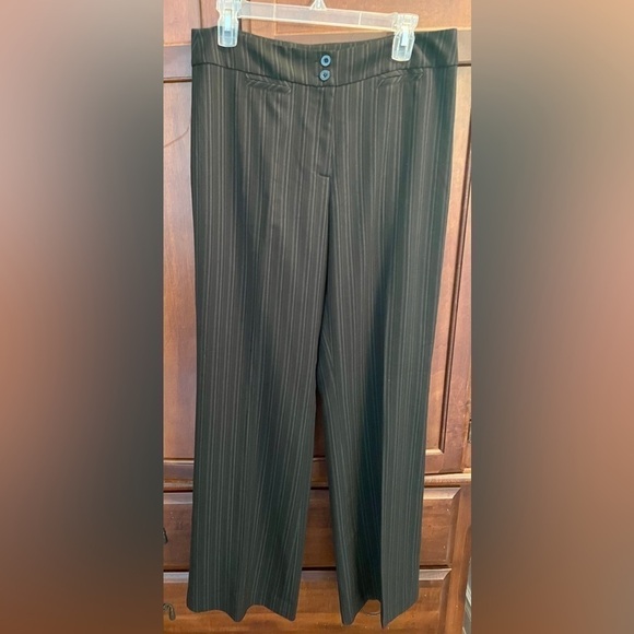 𝅺J11 - 2 pc Pinstriped suit. Blazer and pant. - Picture 3 of 4